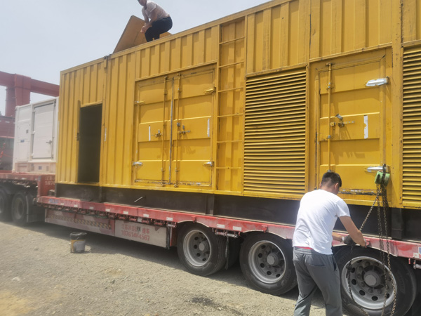 察布查尔除了负载情况和发动机维护，还有哪些因素会影响 200kw 柴油发电机的油耗？
