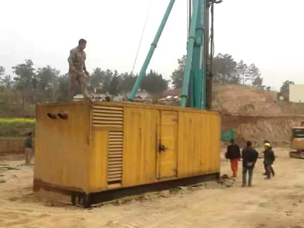 察布查尔如何判断水冷式机油散热器密封件是否需要更换？